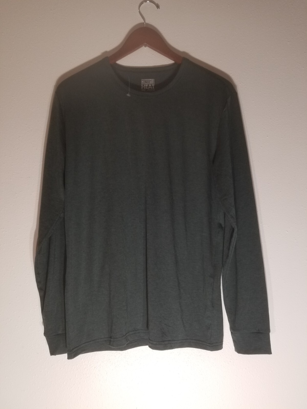 32 Degree Heat Men's Long Sleeve Dark Green T-Shirt Size Medium NWOT gallery
