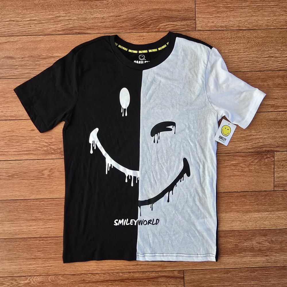 Smiley World Men’s Black/White Graphic Tee Size Small