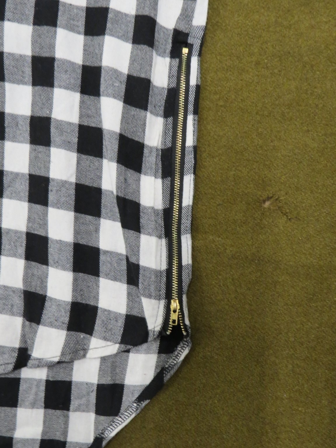 LILBETTER Men's T-Shirt Black White XL Gingham Plaid Curved Hem Side Zip NWOT gallery