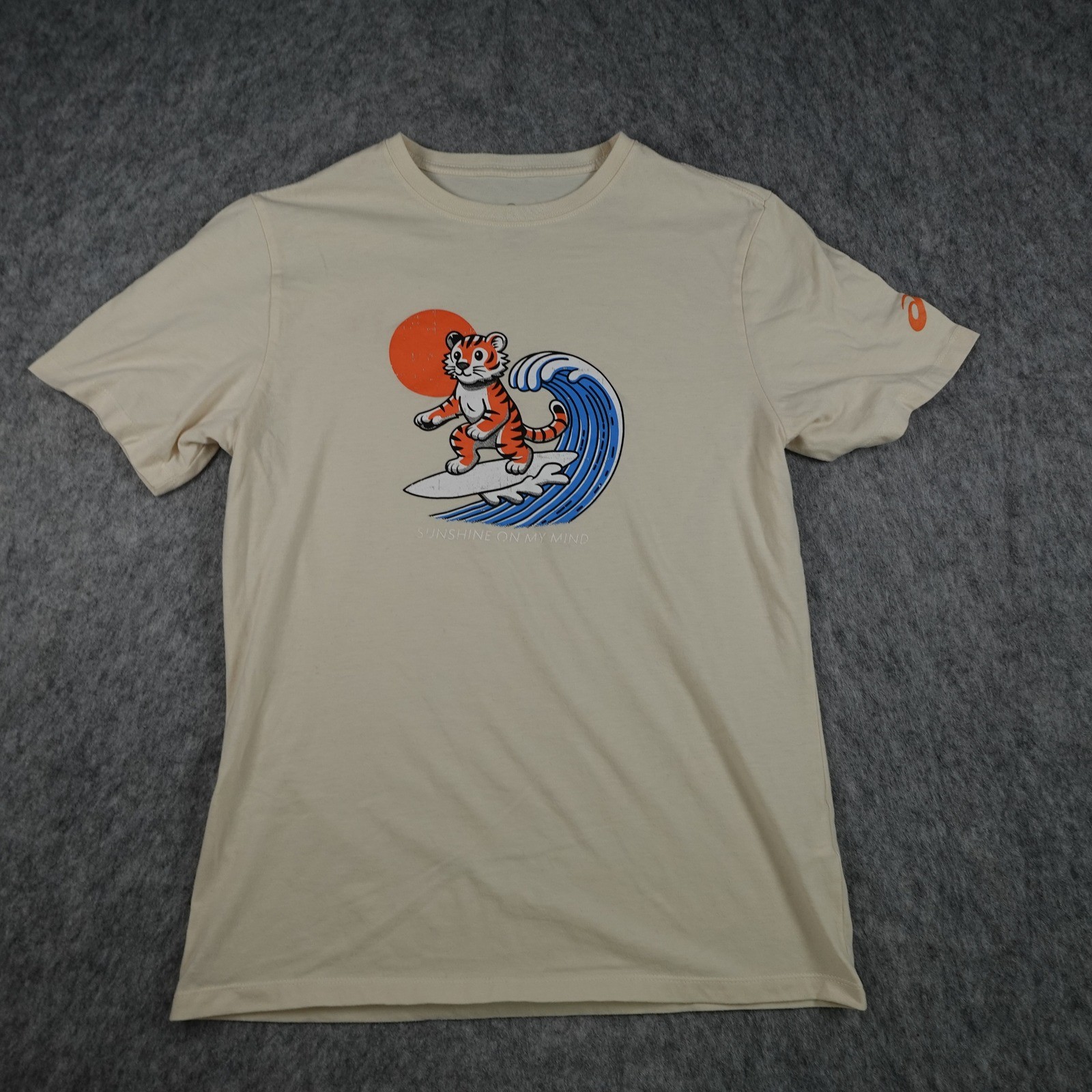 ASICS Shirt Men Medium Cream Tiger Surfing Graphic Short Sleeve Cotton Blend Tee