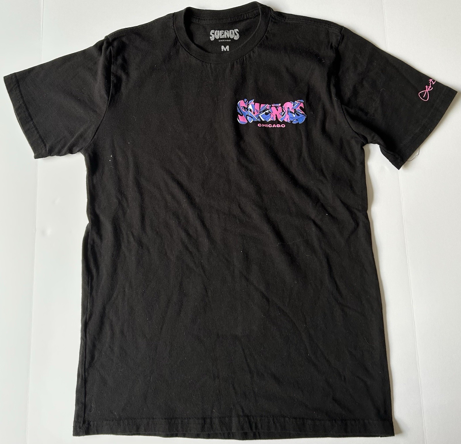 Sueños Chicago Graphic Print Logo T-Shirt Black Men’s Size M
