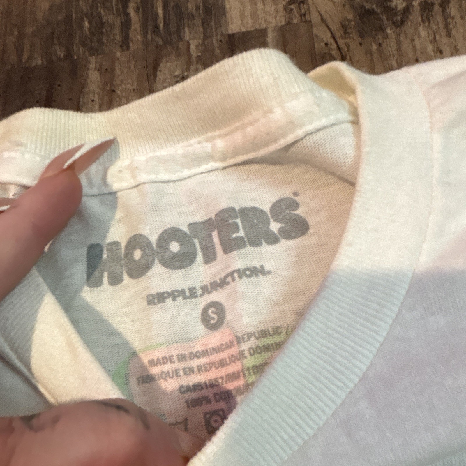 Men’s Hooters Brand T-shirts Size Small One White One Tan Brand New gallery