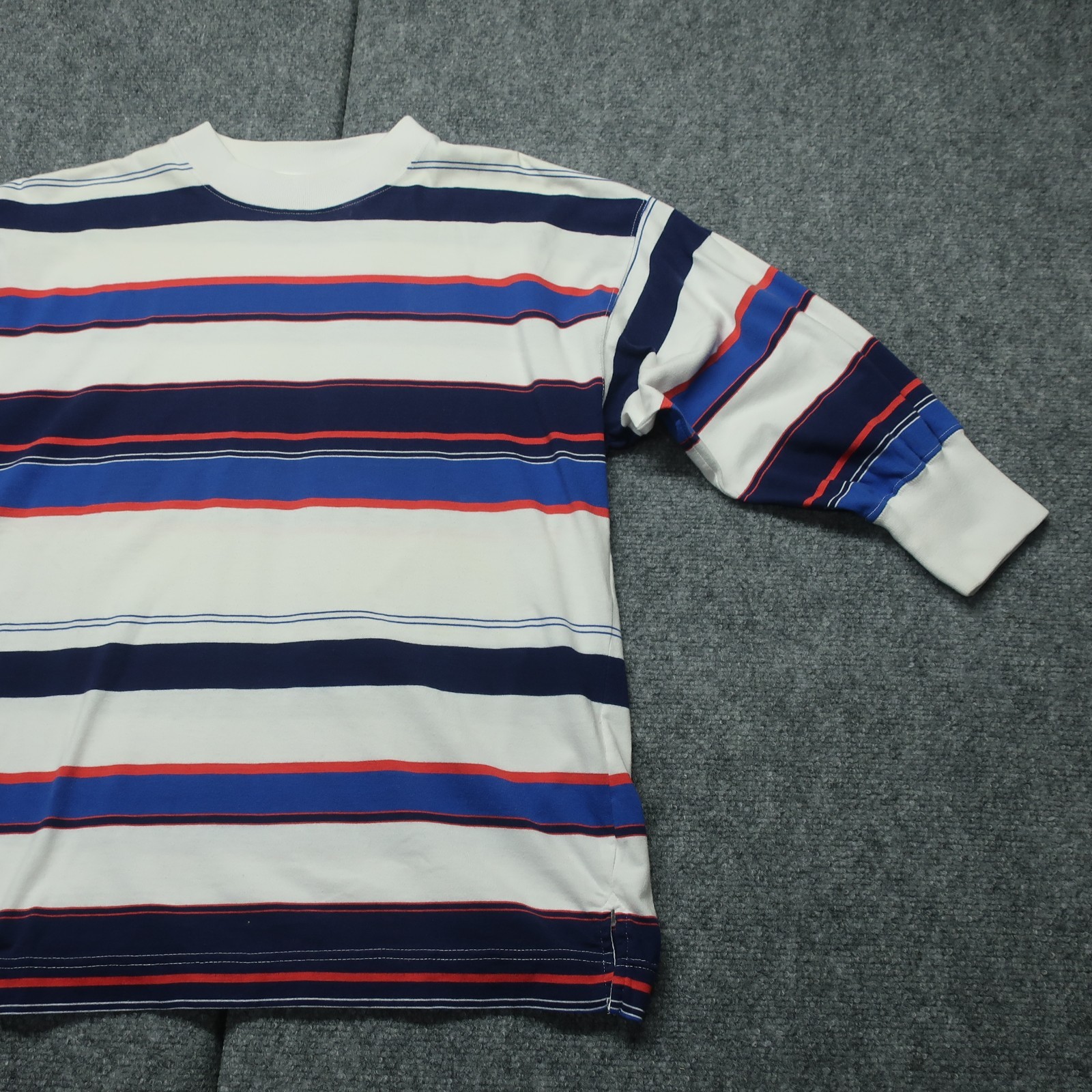 Vintage Levi's Relaxed Fit T-Shirt Mens M White Blue Striped Crew Neck Comfort gallery