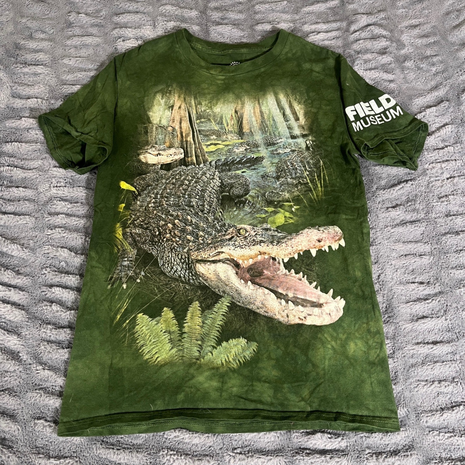 The Mountain Alligator Graphic T-Shirt Green Tie Dye Field Museum Mens Small gallery