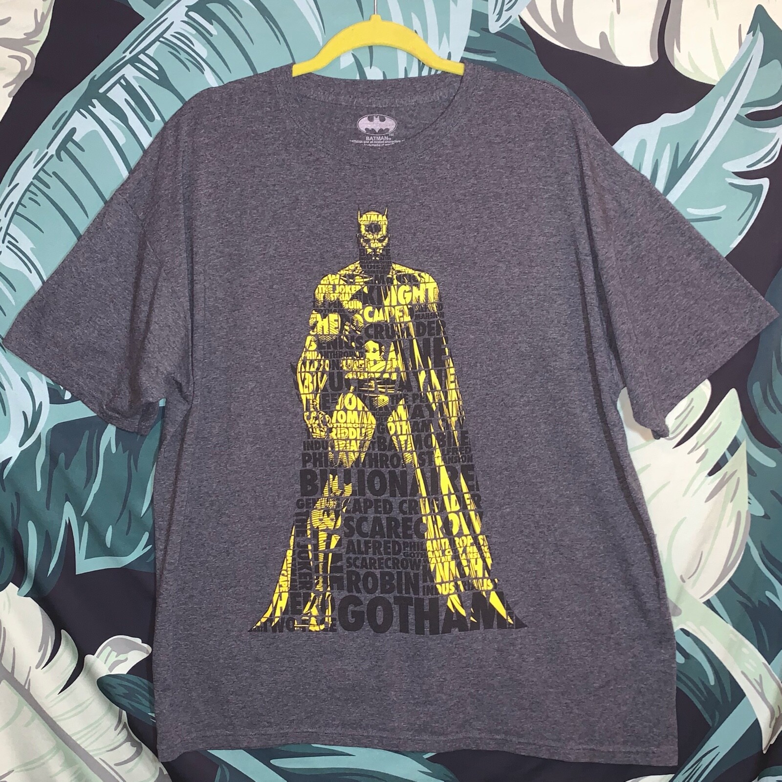 Batman Men’s Dark Heather Gray Yellow Dark Knight Graphic T-Shirt Size XL
