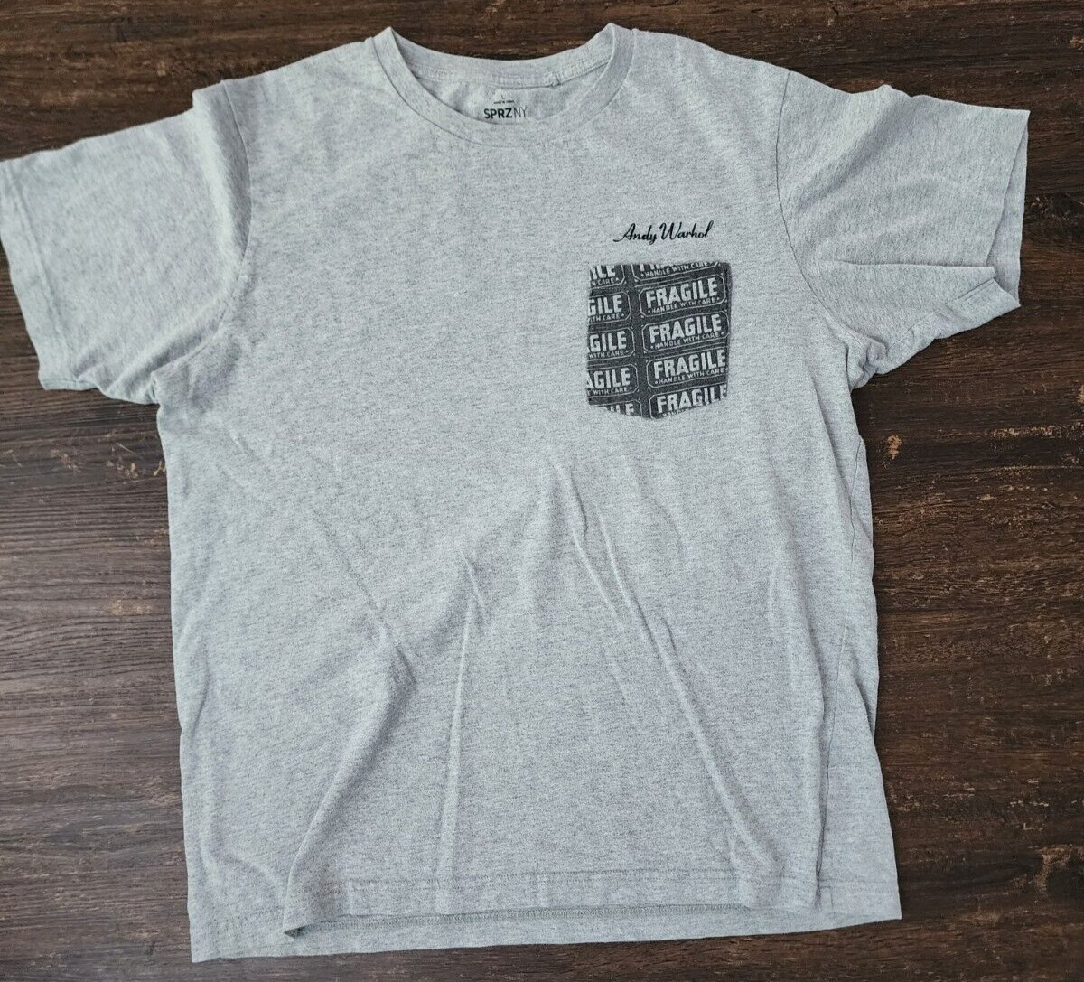 Andy Warhol UNIQLO SPRZ NY Moma NY “FRAGILE” Pocket MEN’S T-SHIRT Size Large