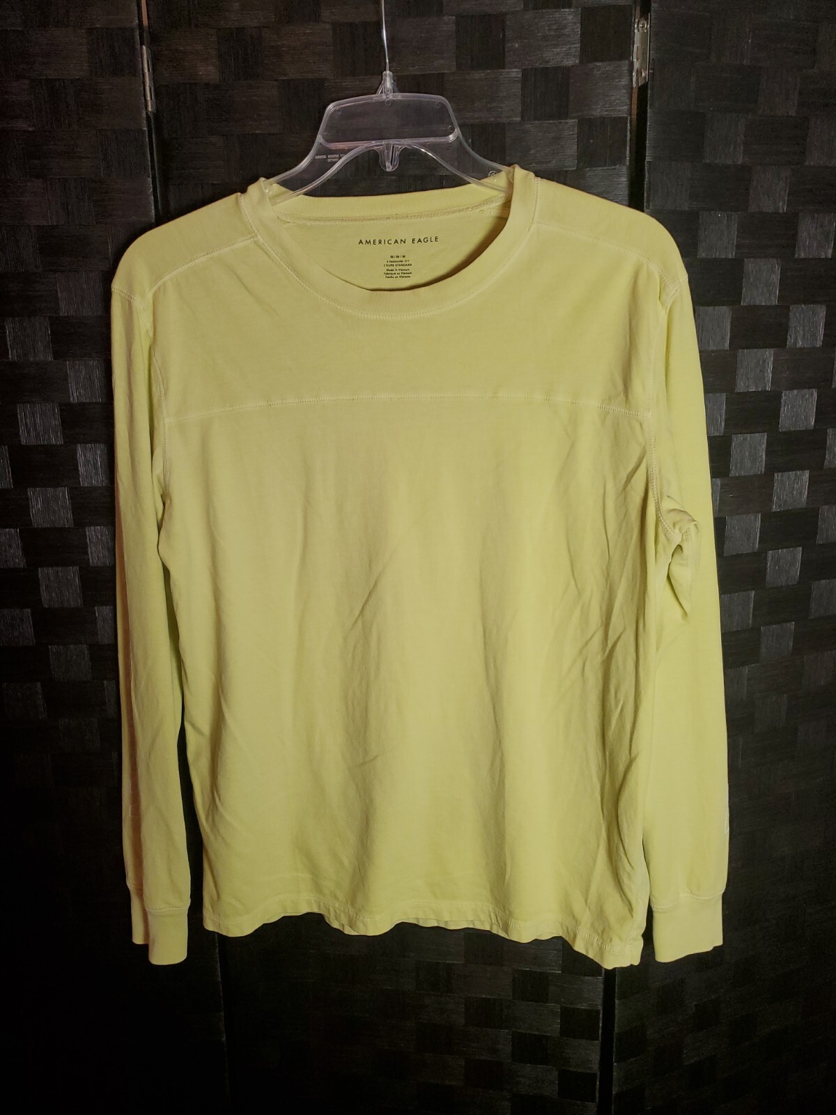 American Eagle Standard Fit Mens Shirt Med 26" Sleeves 19" Shoulders 27" Length gallery