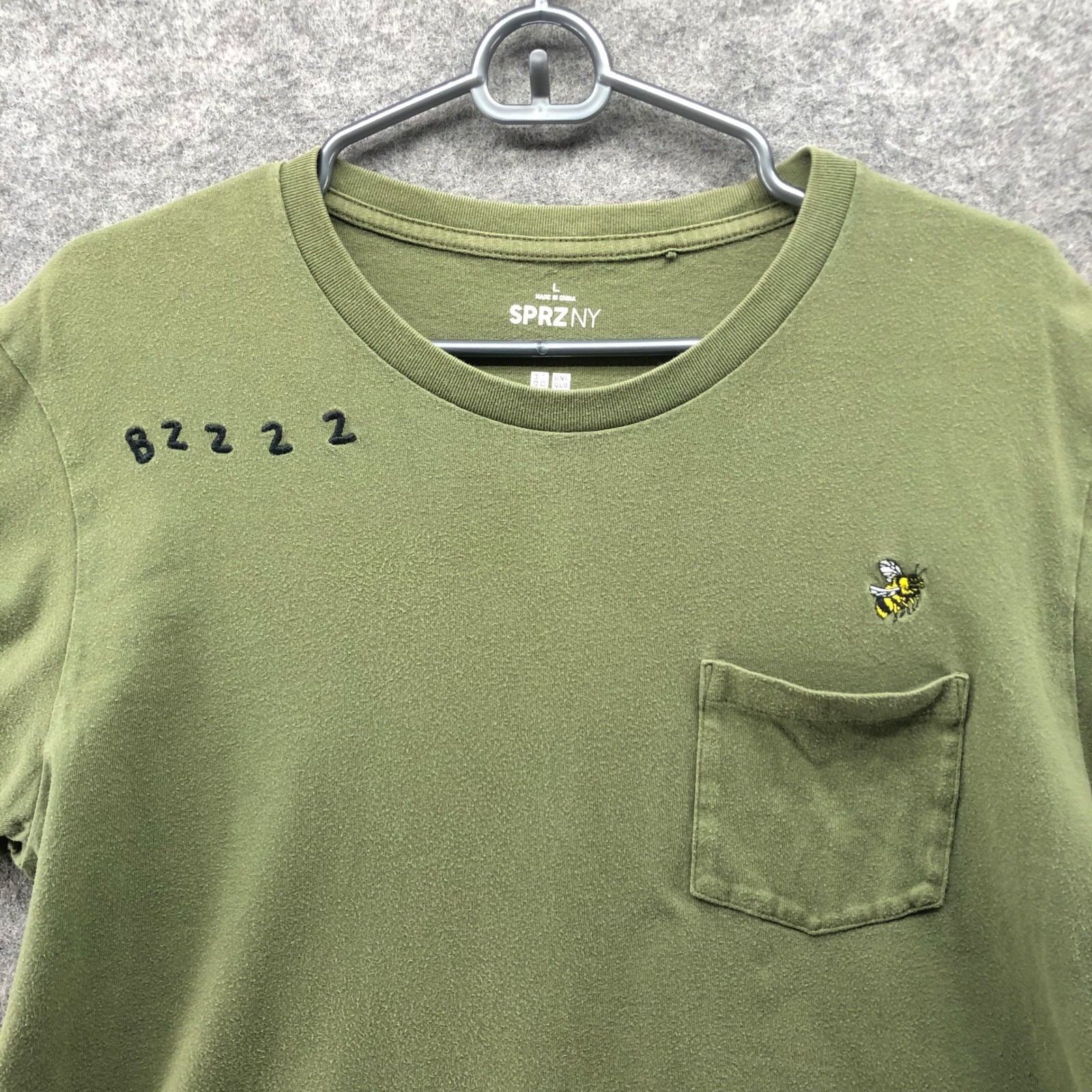 Uniqlo SPRZ NY Jason Polan Pocket Tee Mens L Green Bee Embroidered T-Shirt gallery