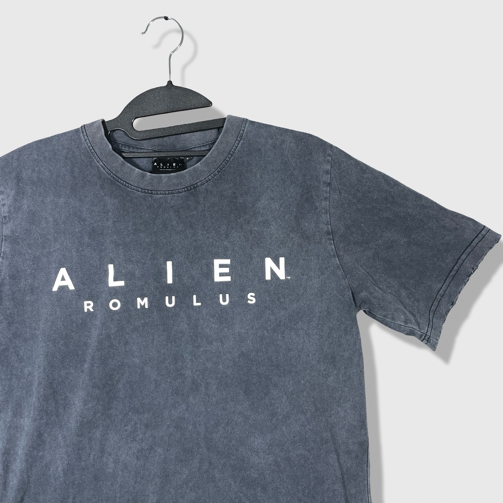 Alien Romulus T Shirt Mens Small Gray Acid Wash Movie Promo Graphic Tee gallery