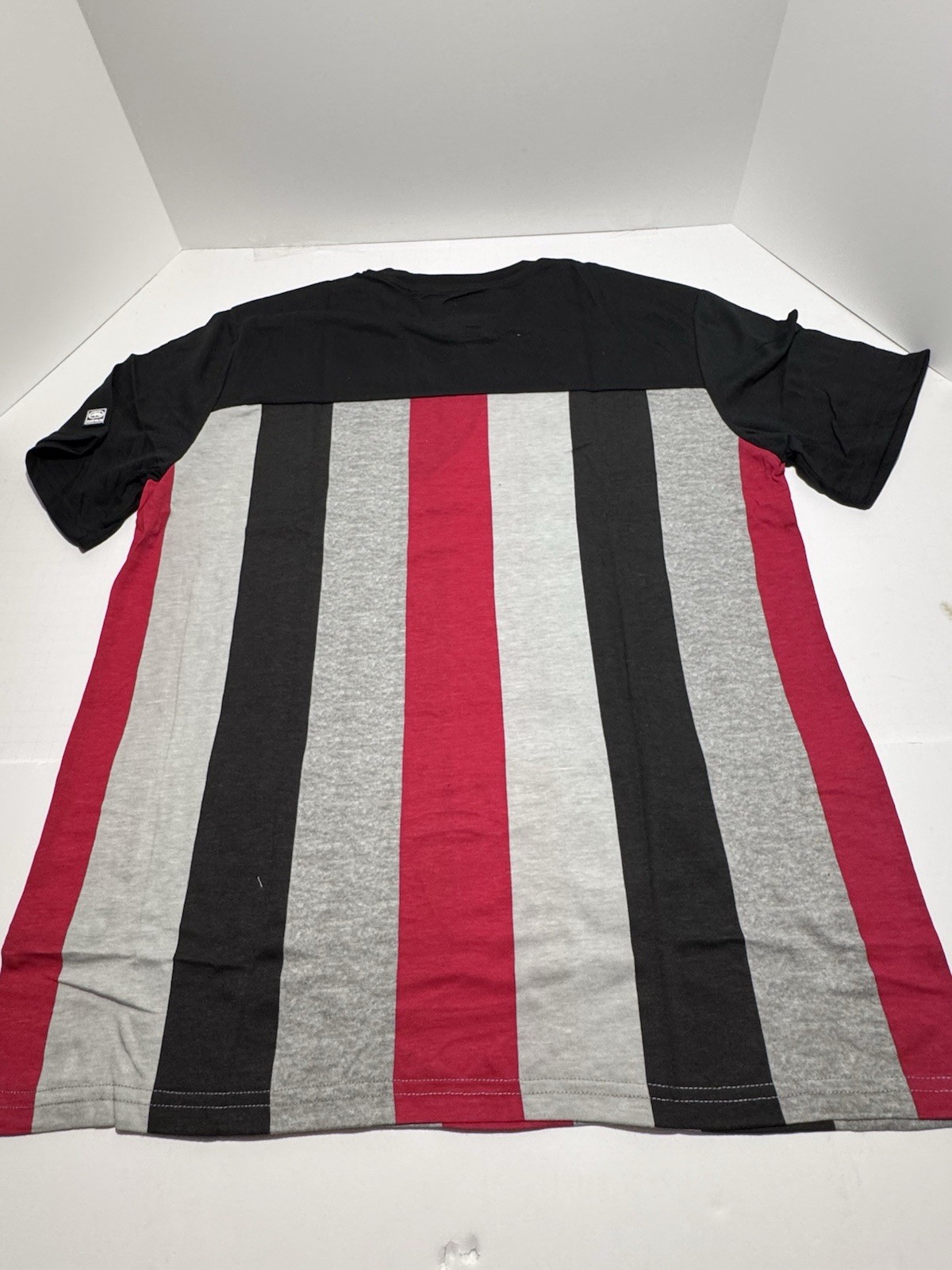 ECKO UNLTD S/S MULTI-COLOR T-SHIRT SZ: LARGE RETAIL $48 BRAND NEW WITH TAGS gallery