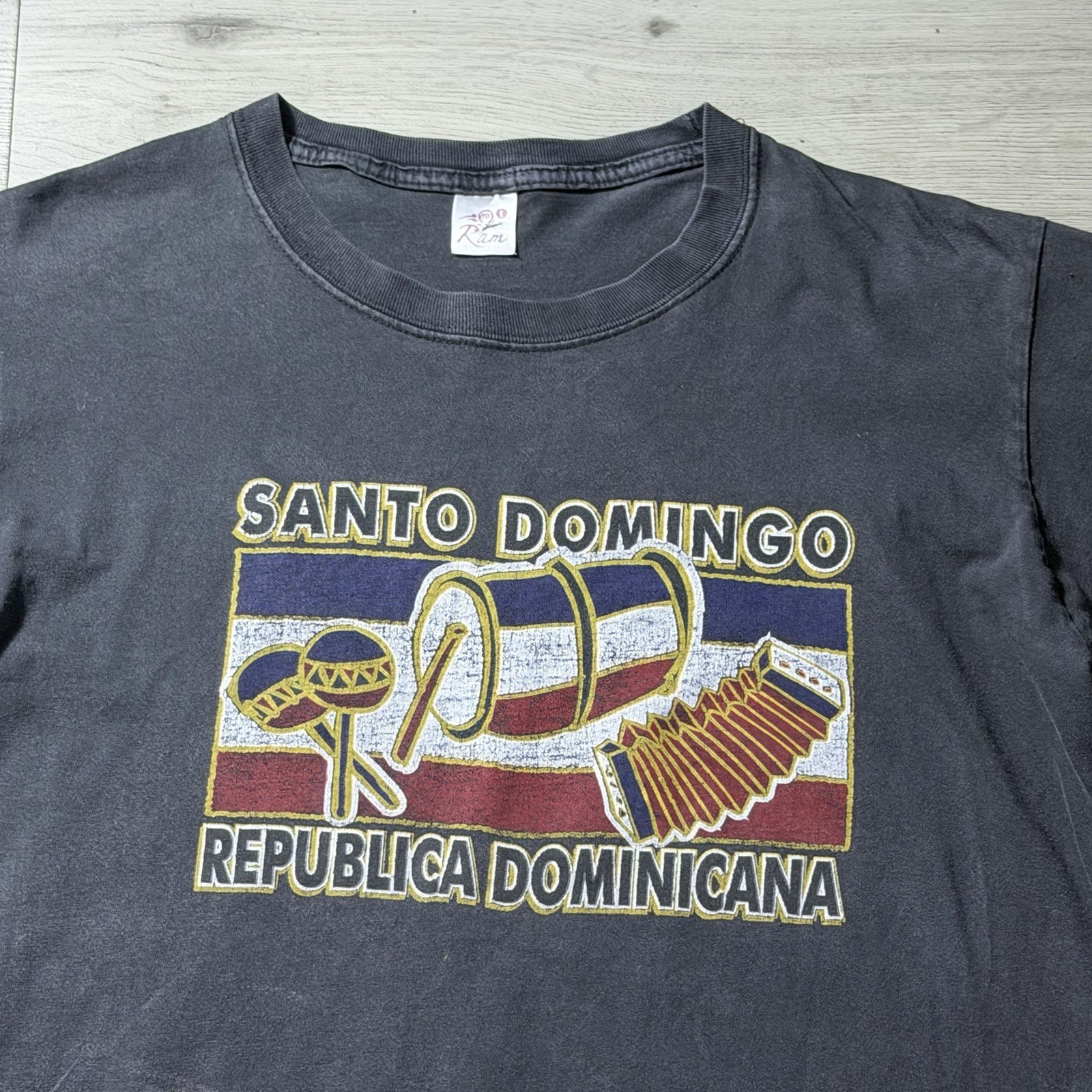 Vintage Santo Domingo Republica Dominicana Graphic T Shirt Mens L Faded Black gallery