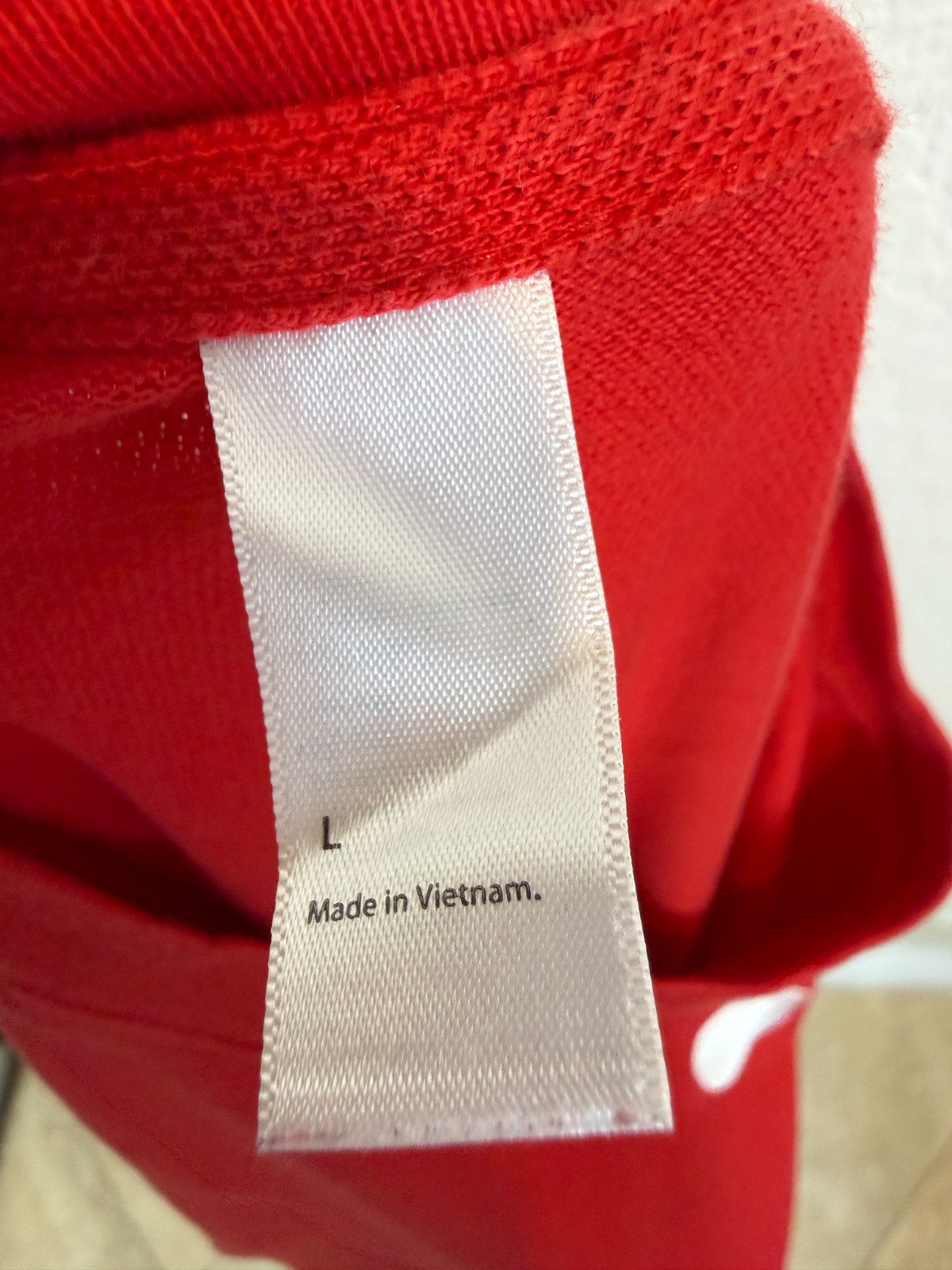 Apple Company Red Embroidered Logo T-Shirt Size Large Cotton Unisex gallery