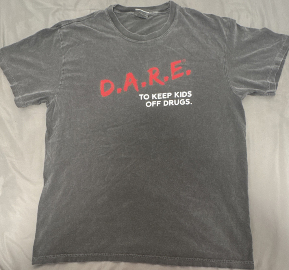 Comfort Colors Men’s D.A.R.E. Drug Awareness Graphic Gray Crew Neck T-Shirt L