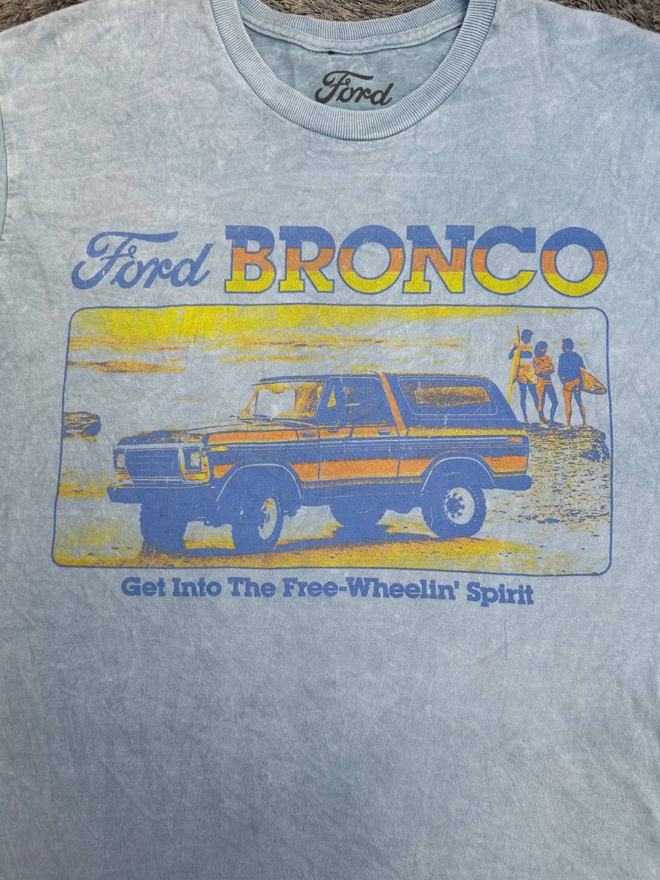 Ford Bronco Free-Wheelin Graphic T-Shirt Medium Blue Acid Wash Vintage Style gallery