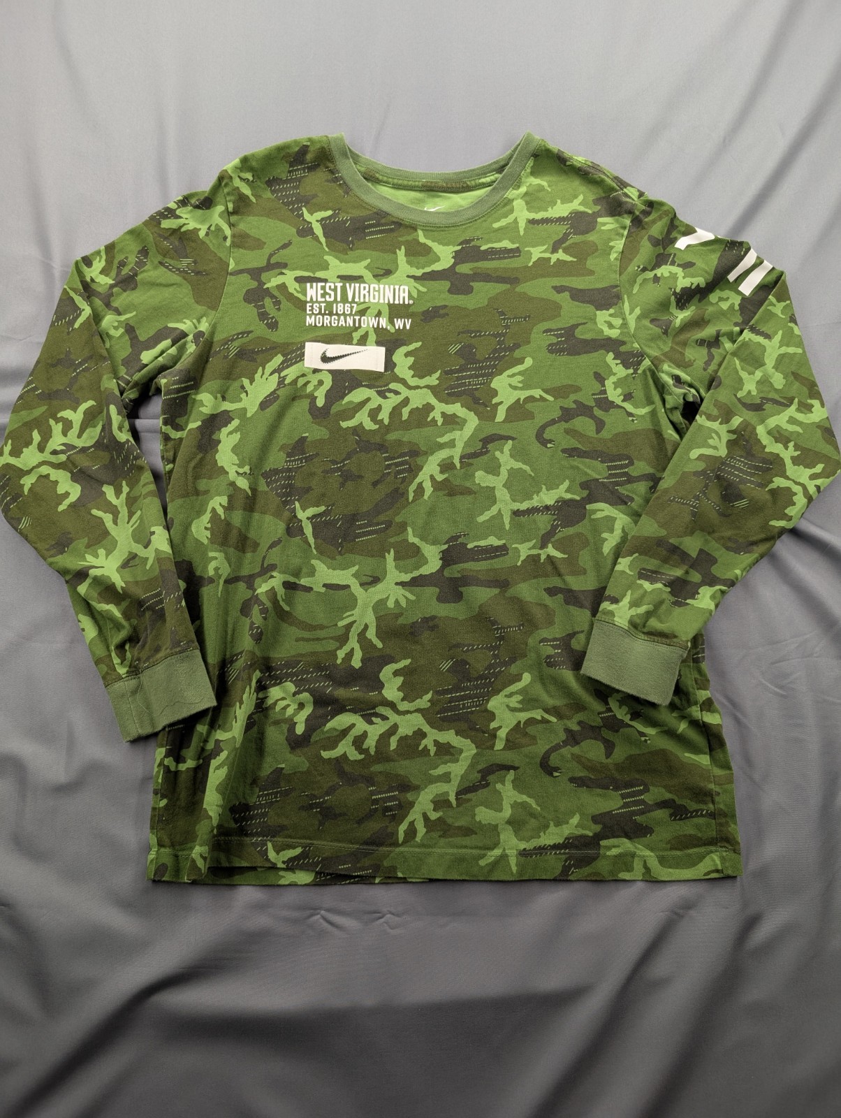 Nike Green Camo WVU Long Sleeve T-Shirt Men's Large West Virginia Military gallery