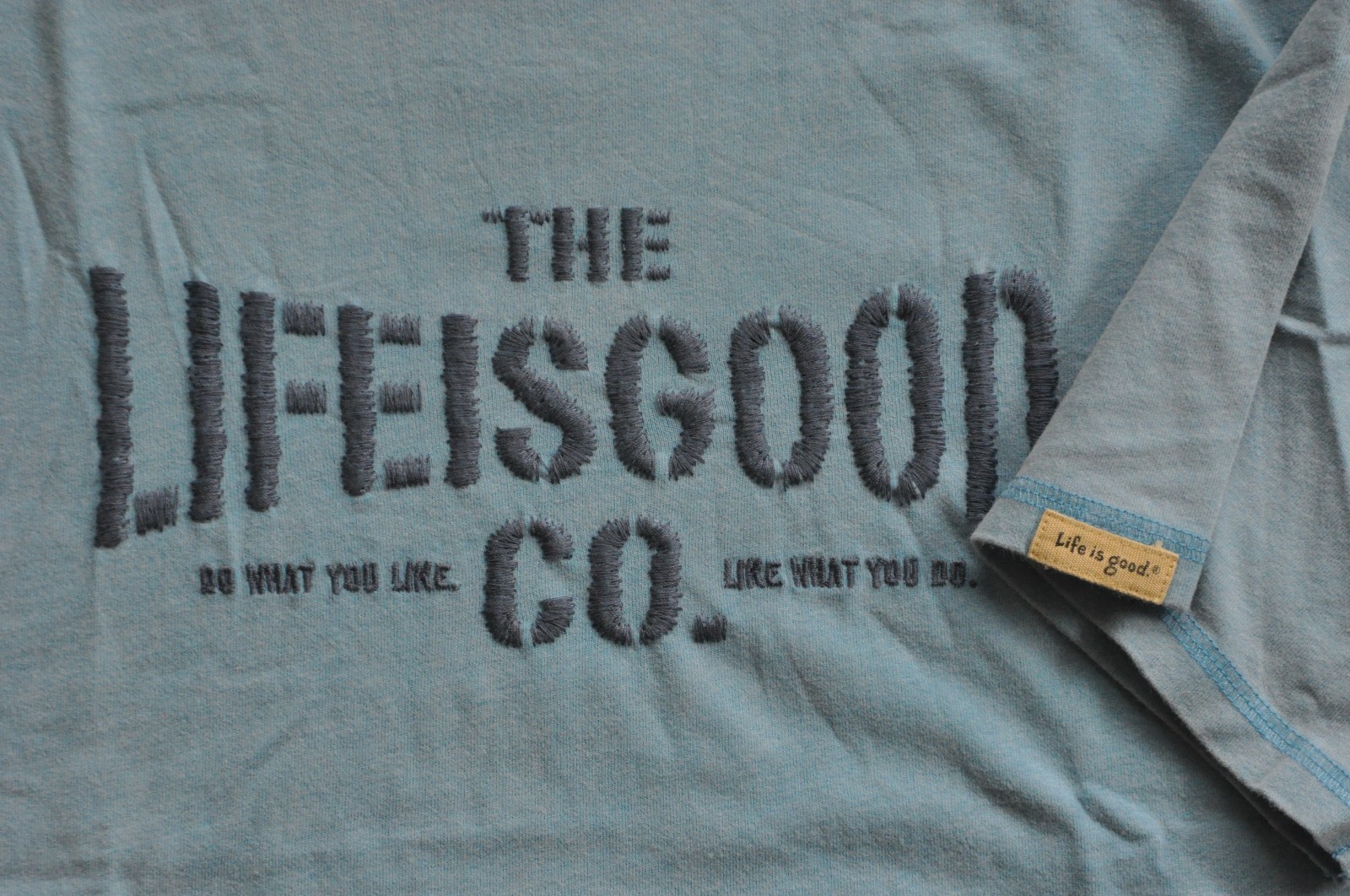 Life Is Good Topnotch Blue Semi-Fitted T-shirt. Brand New with Original Tag gallery