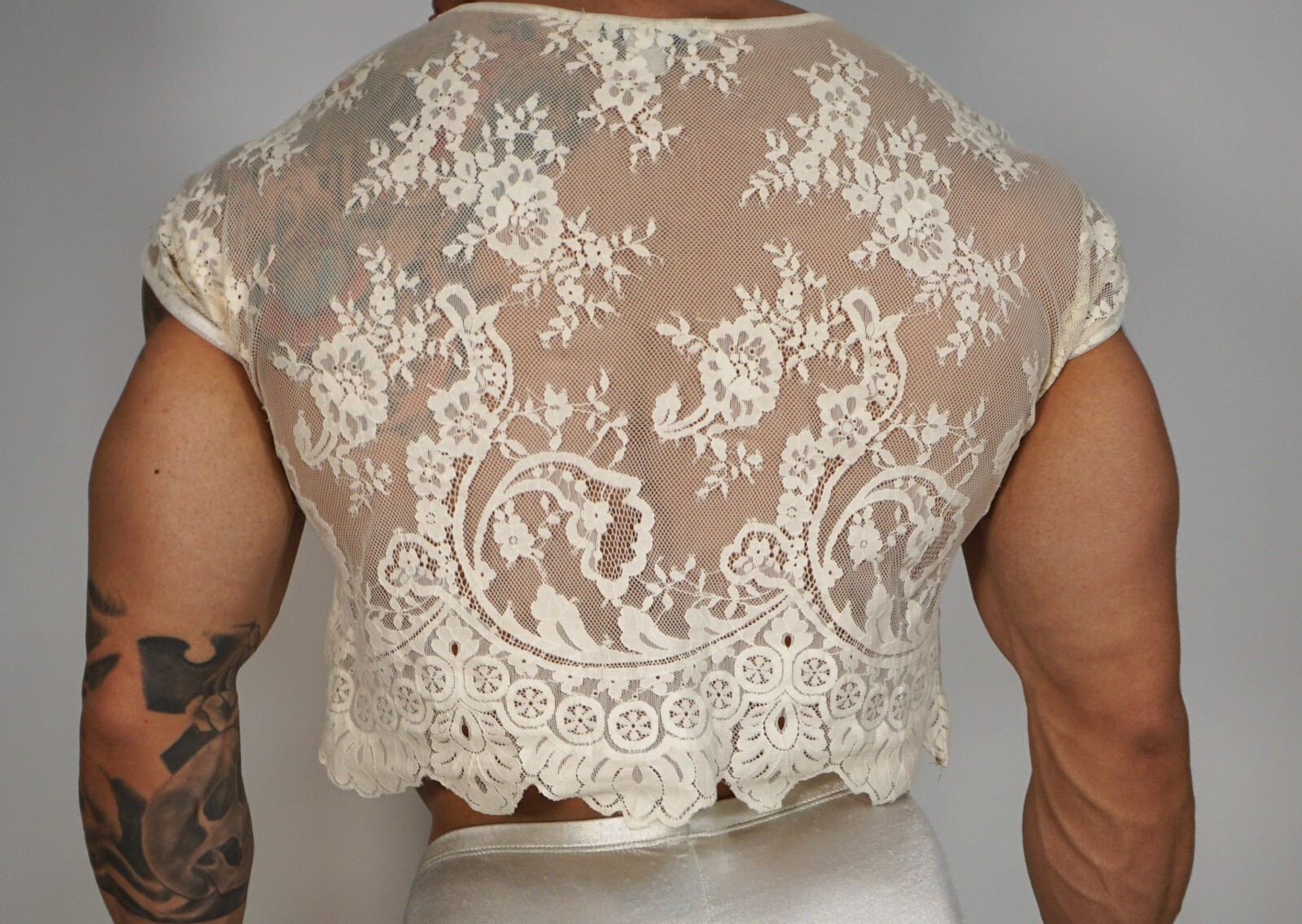LACE CROPPED SHIRT SIZE MEDIUM gallery