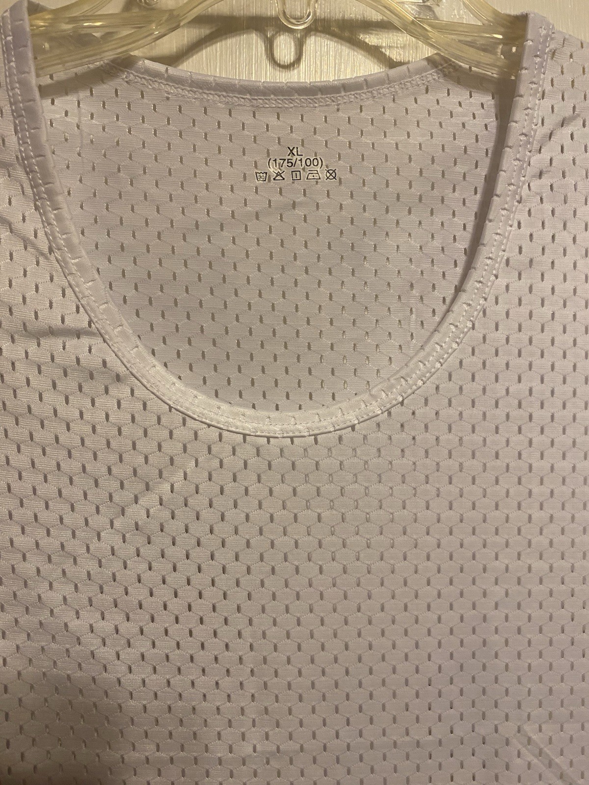 Men's Mesh Tank Top Quick-Drying Fitness NWOT size Medium US White Poly stretch gallery