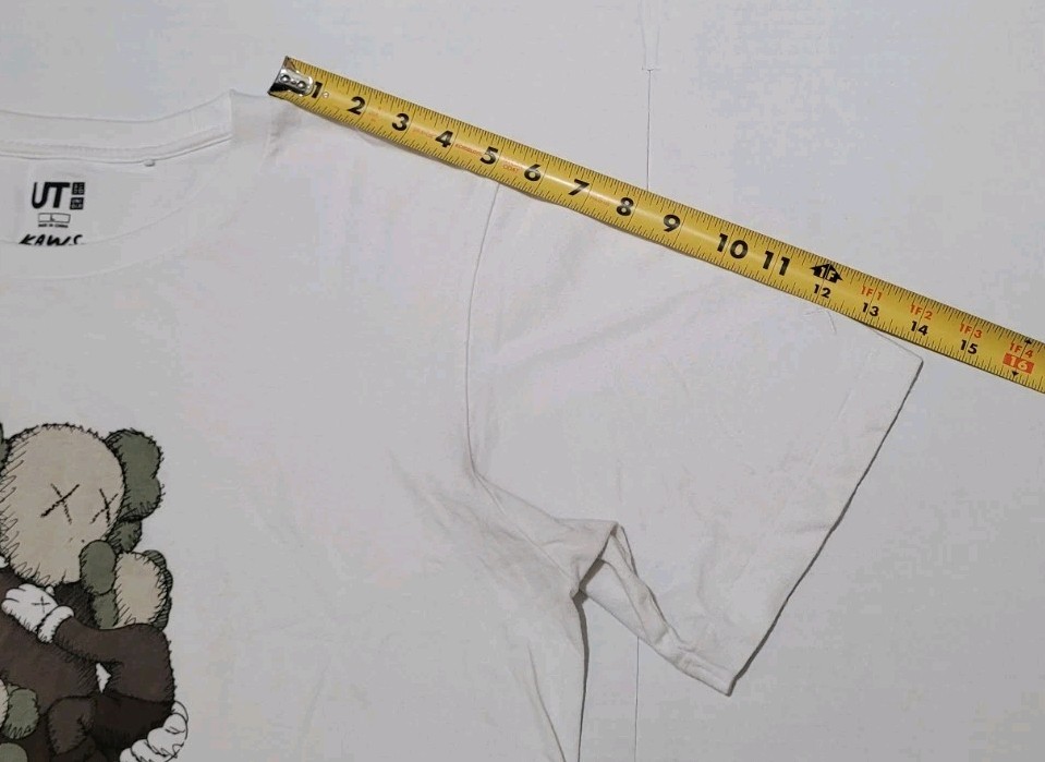 KAWS x Uniqlo UT Companion Graphic T Shirt Size Large White 100% Cotton gallery