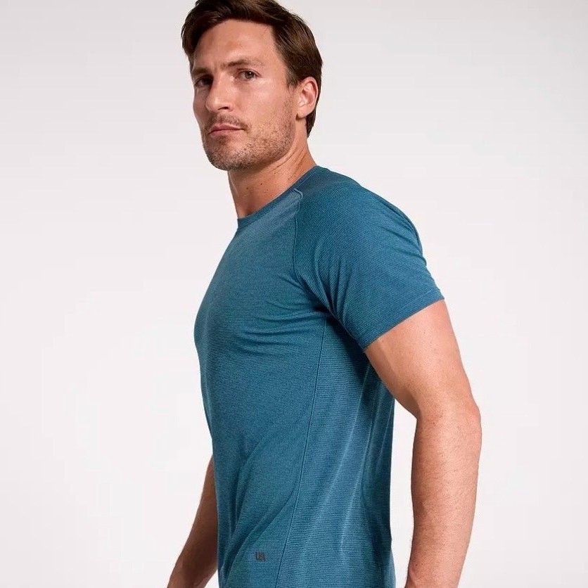 VRST Men’s Velocity Tee NWT Size L