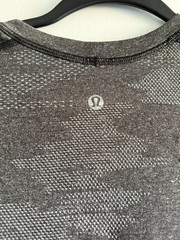 Lululemon Metal Vent Tech Short Sleeve Shirt Men’s Large Black Grey Camo Stretch
