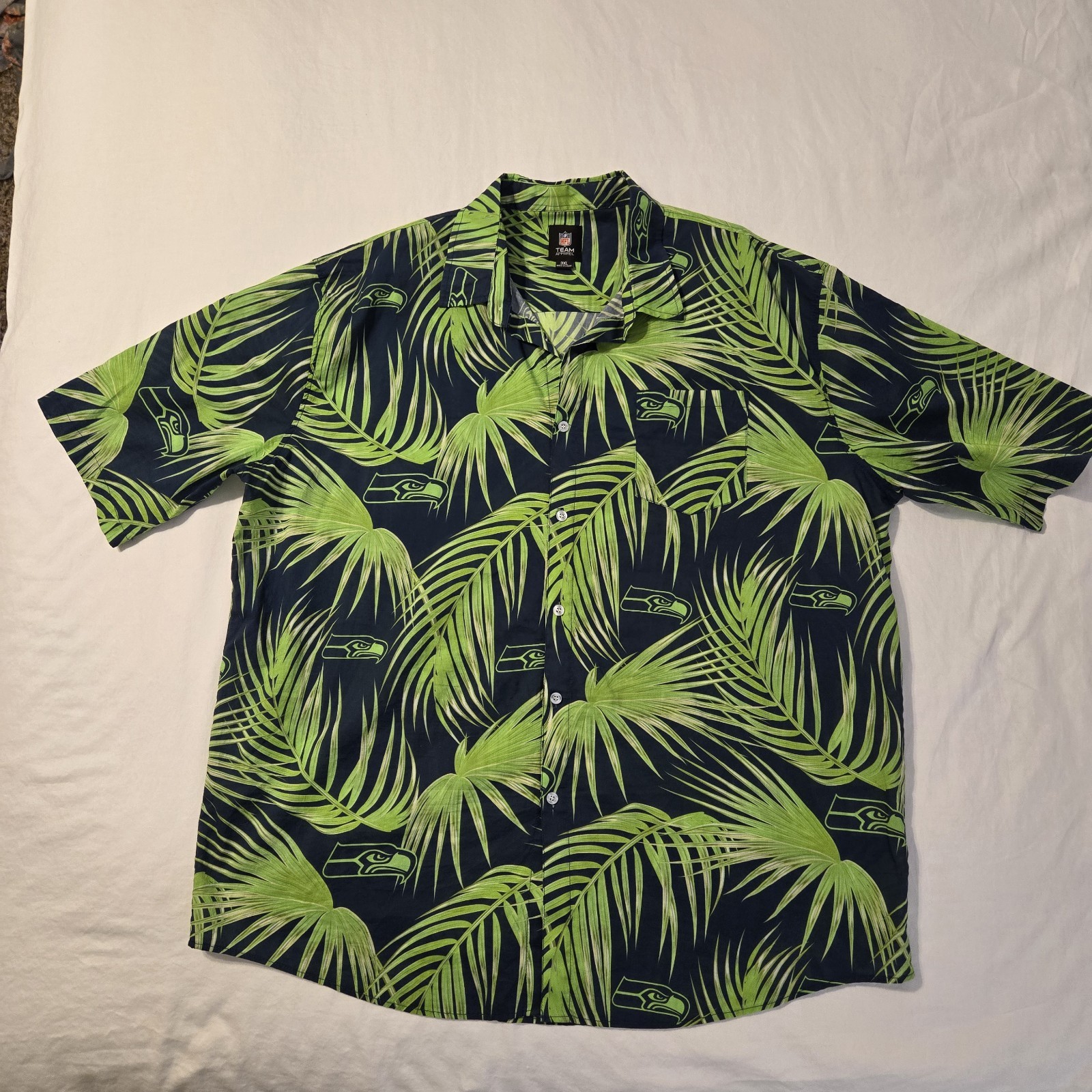 Seattle Seahawks Hawaiian Shirt Mens 3XL NFL Team Apparel Button Up Green gallery