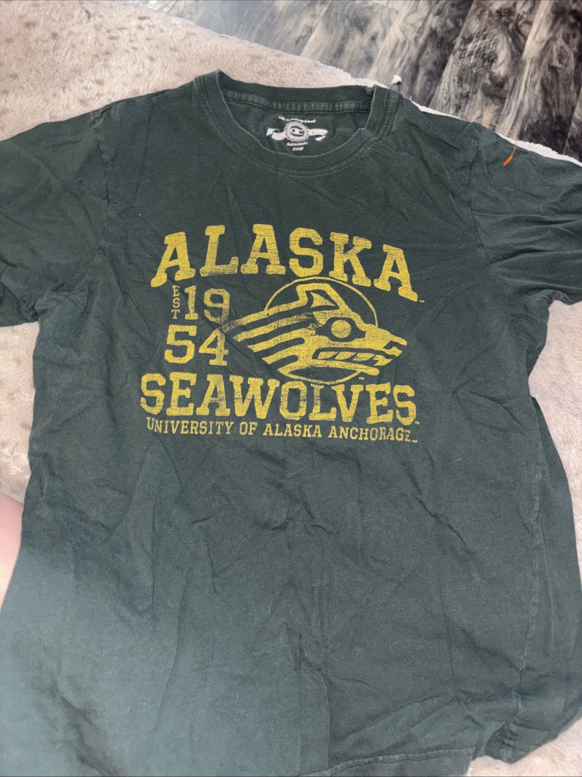 Champion Alaska Sea Wolves Size XL Tshirt Pre Owned