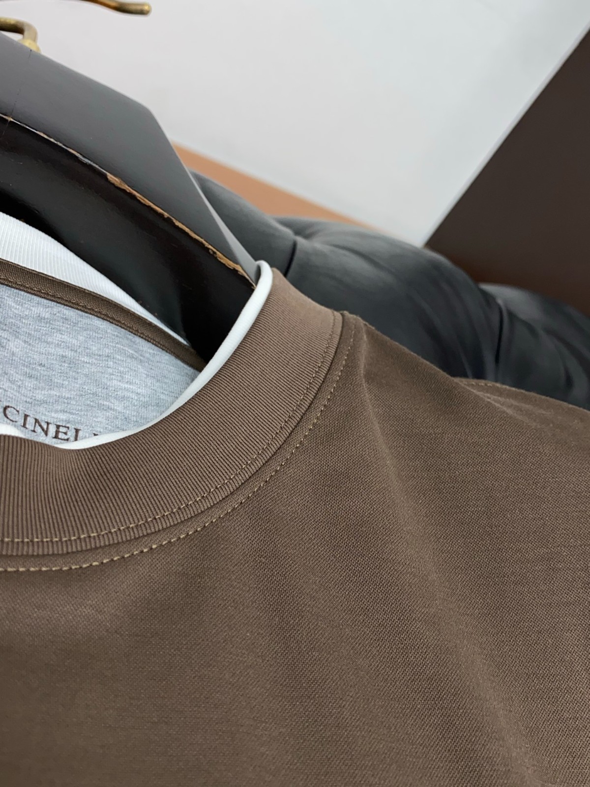 Brunello Cucinelli Men's Classic Fashion Silky Short-Sleeve T-Shirt XL gallery