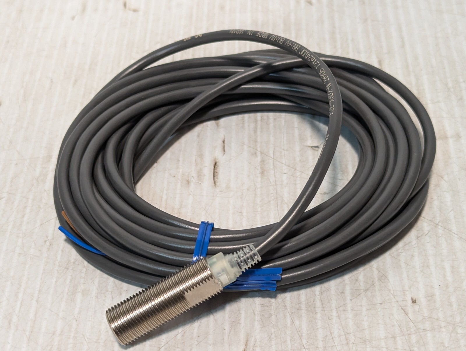 Omron E2E-X3D2-N Proximity Switch/ Sensor with Cable