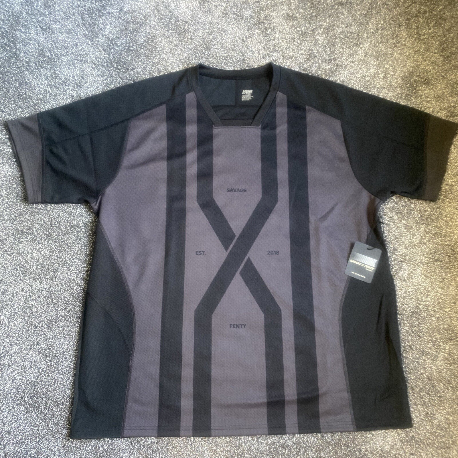 Savage Fenty T-Shirt Men’s XL Black Grey Stripe Polyester Athletic Sport Jersey