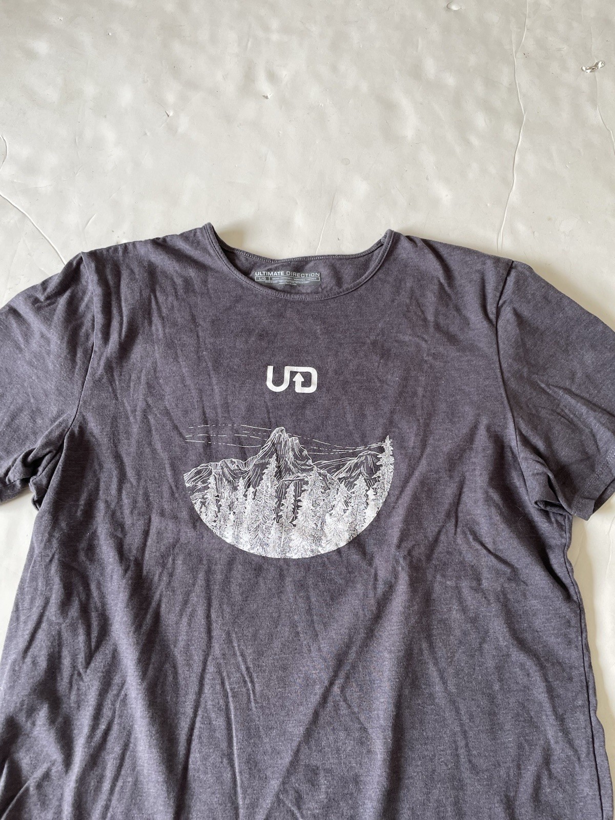 Ultimate Direction Men's Casual Tee Size Large gray trail running casual shirt gallery