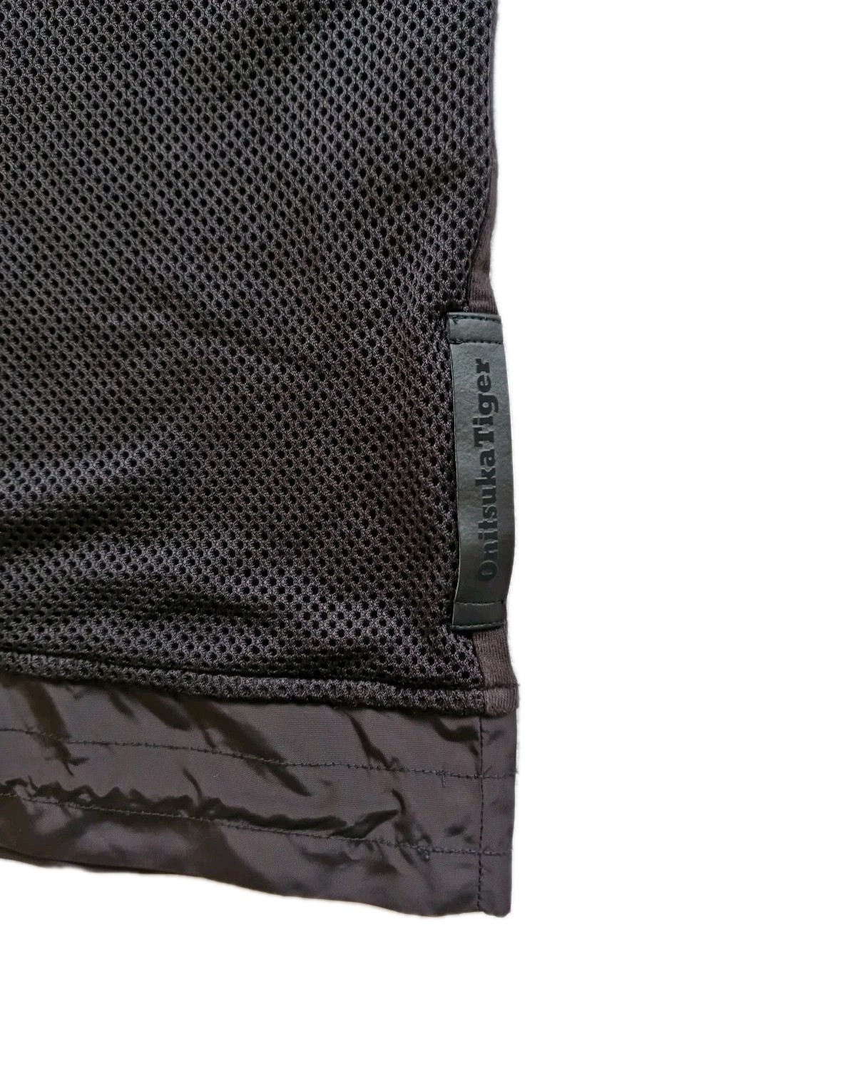 Onitsuka Tiger Mens Black Long Sleeve Tee T-Shirt With Mesh Overlay. Size Medium gallery