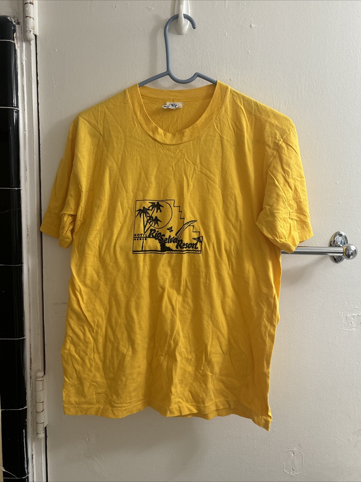 Vintage Rio Selva Resort Hotel Bolivia T Shirt Medium Yellow FREE SHIP
