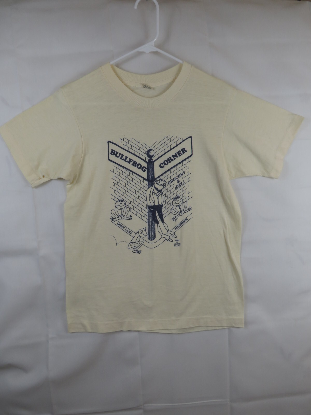 Bull Frog Corner Horn Lake Mississippi street sign Screen time USA T-Shirt M