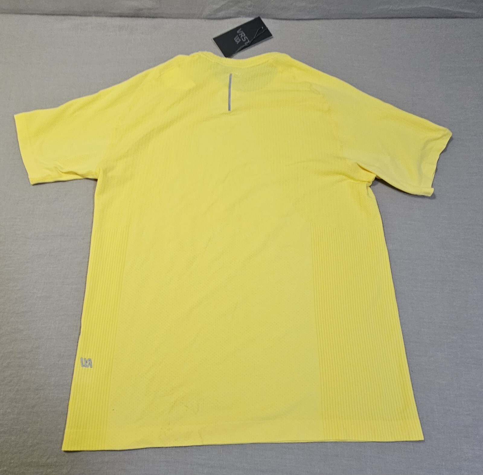 VRST Men's Seamless T-Shirt Size Small Lightbeam Anti-Odor gallery