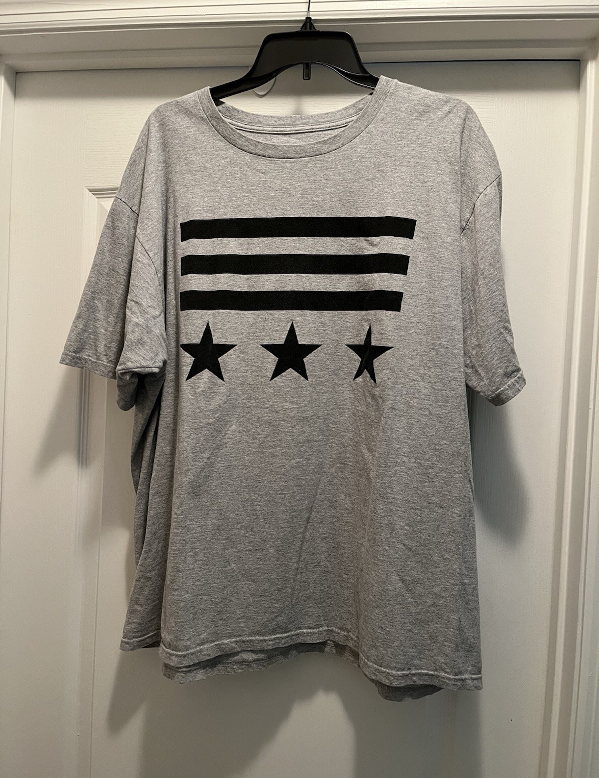 adidas The Go-To Tee Men’s 2XL Gray Crew Neck Flag Graphic Jersey T-Shirt