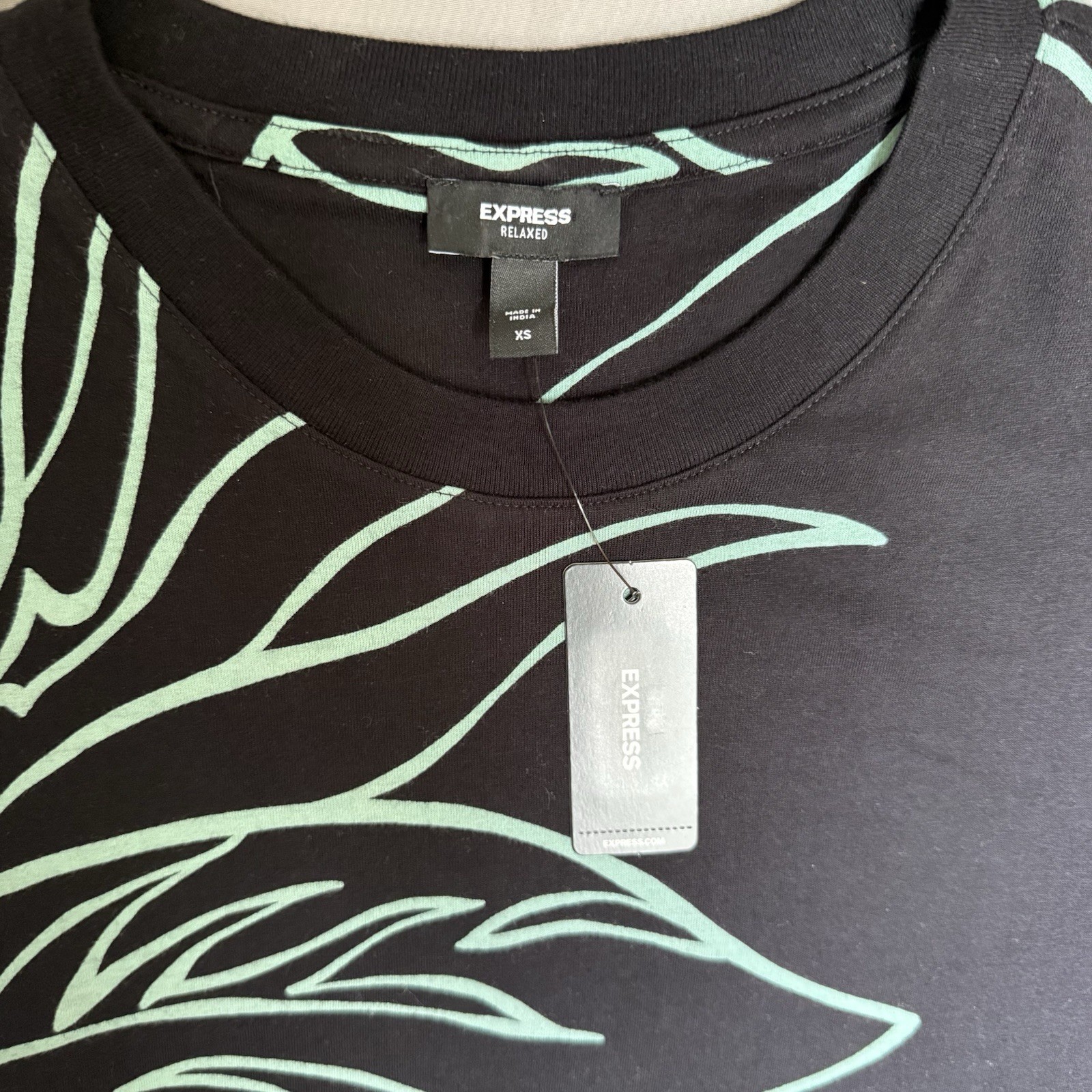 Express Relaxed Mens XS Black Tropical Leaf Print T Shirt 100% Cotton NWT gallery