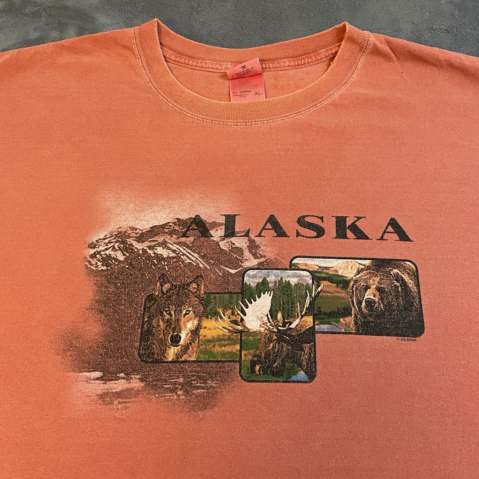 Vintage Alaska Wildlife T-Shirt Mens XL Wolf Moose Brown Bear Art Animals Nature