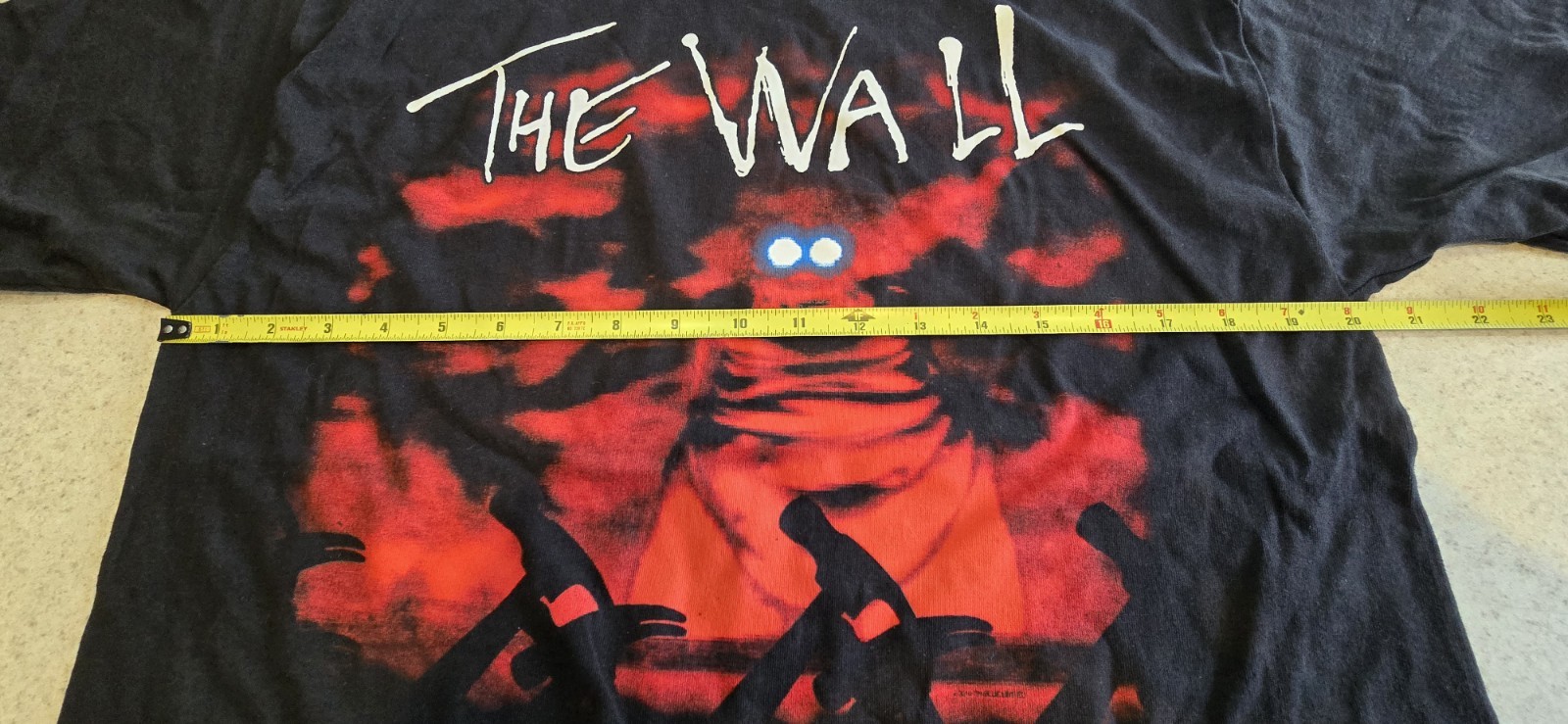 Reproduction Pink Floyd The Wall T-Shirt 2010 Size LARGE (See Measurements) gallery