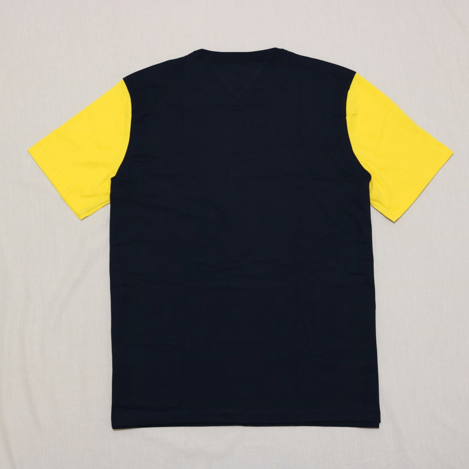 Tommy Hilfiger Men Colorblock short sleeves T-shirt size L, XL, 2XL new with tag gallery