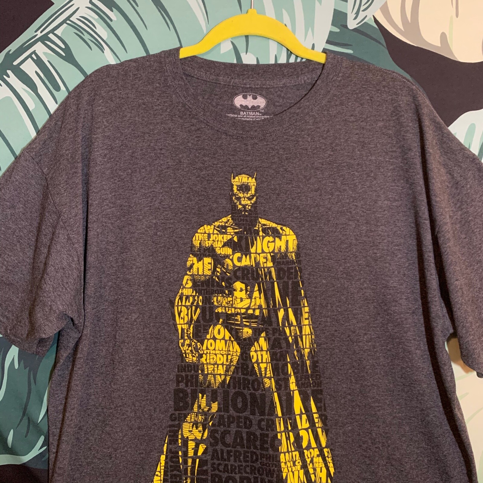Batman Men's Dark Heather Gray Yellow Dark Knight Graphic T-Shirt Size XL gallery