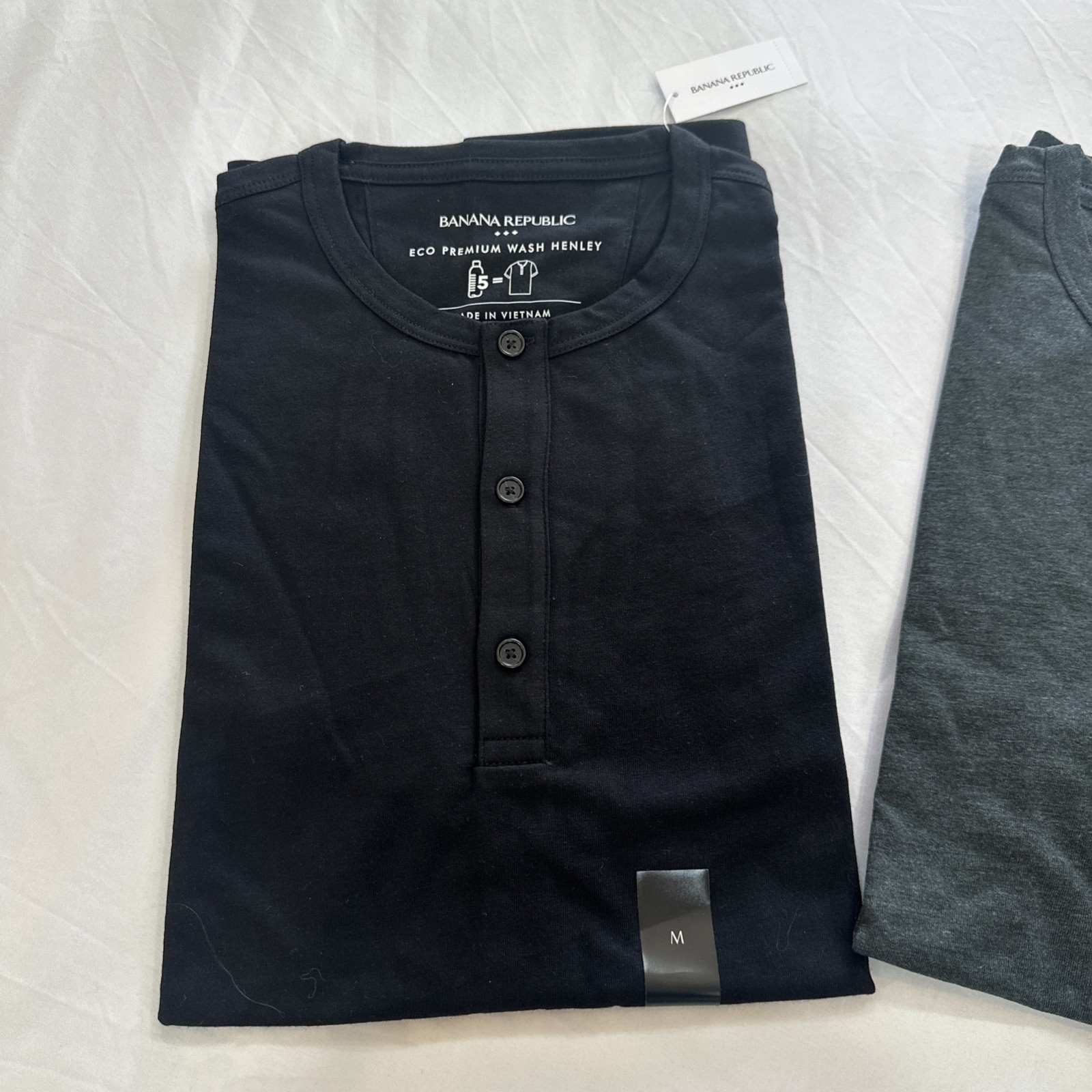 (2) Banana Republic Men Sz M Prem. Wash Henley Short Sleeve Black & Grey T-Shirt gallery