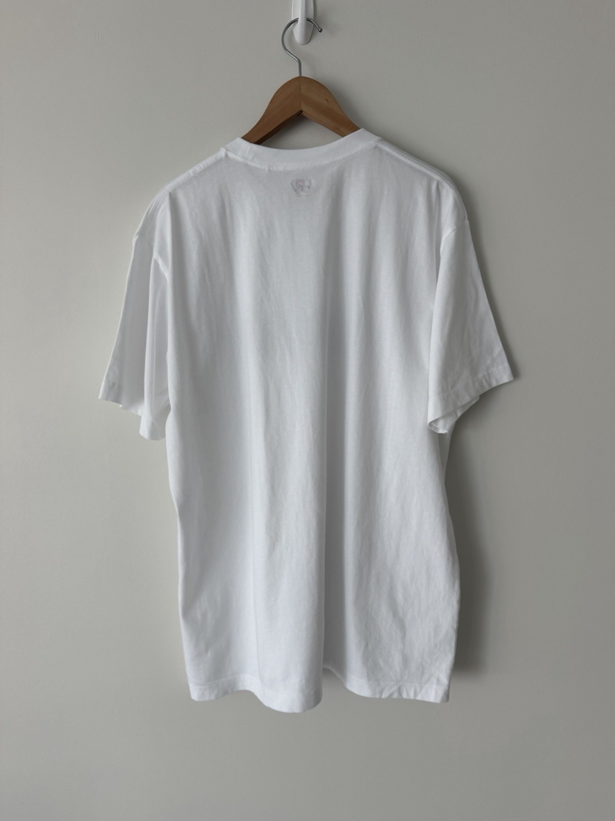 KAWS x Uniqlo Brooklyn Williamsburg Grand Opening Tee Purple White Unisex XL gallery