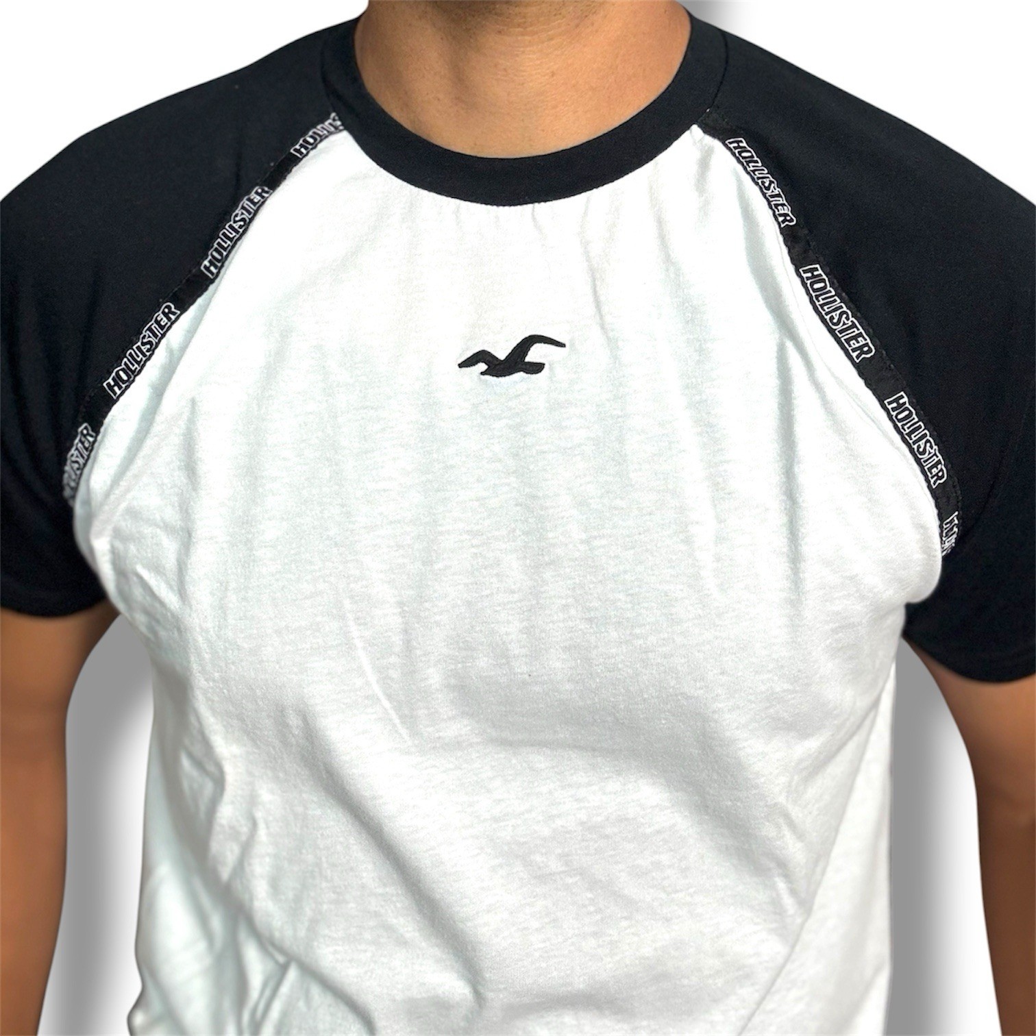 Hollister Men's T-Shirt Sport Knit, Breathable, Soft, Moisture Wicking Sz Large gallery