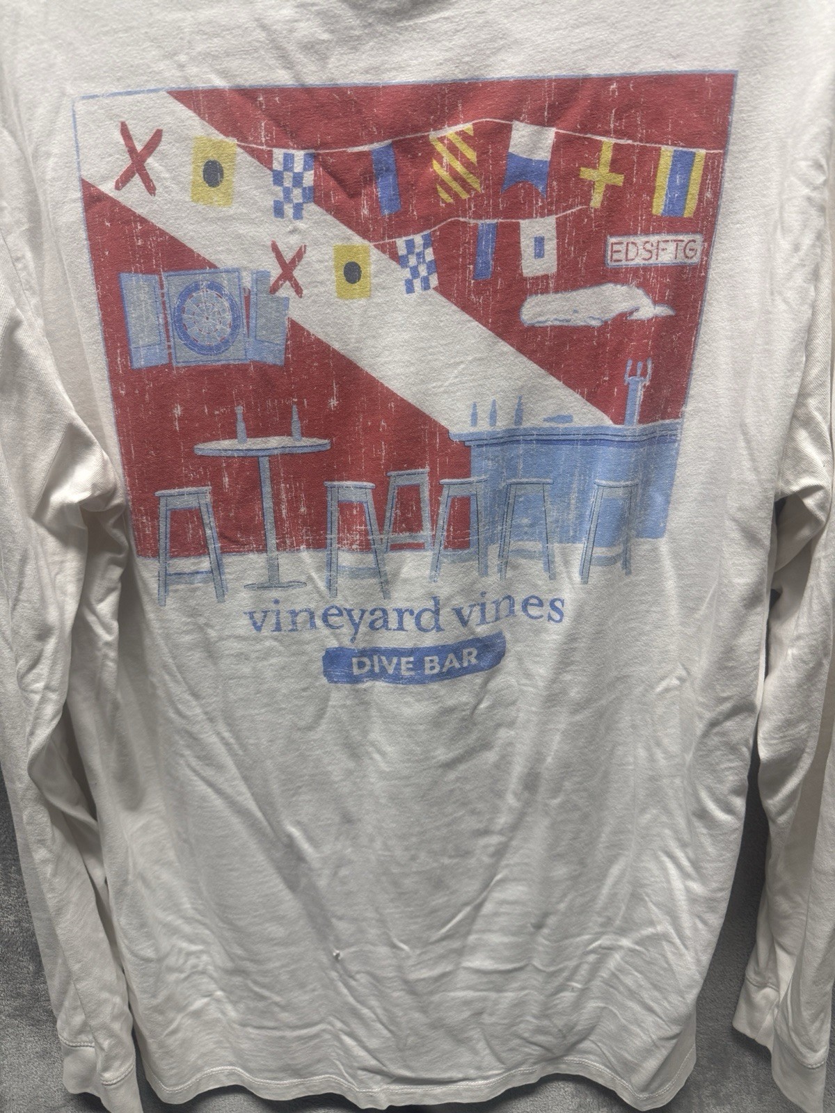 Vineyard Vines Pocket Tee Sz M Dive Flag Logo Preppy Coastal Casual Whale Shirt gallery