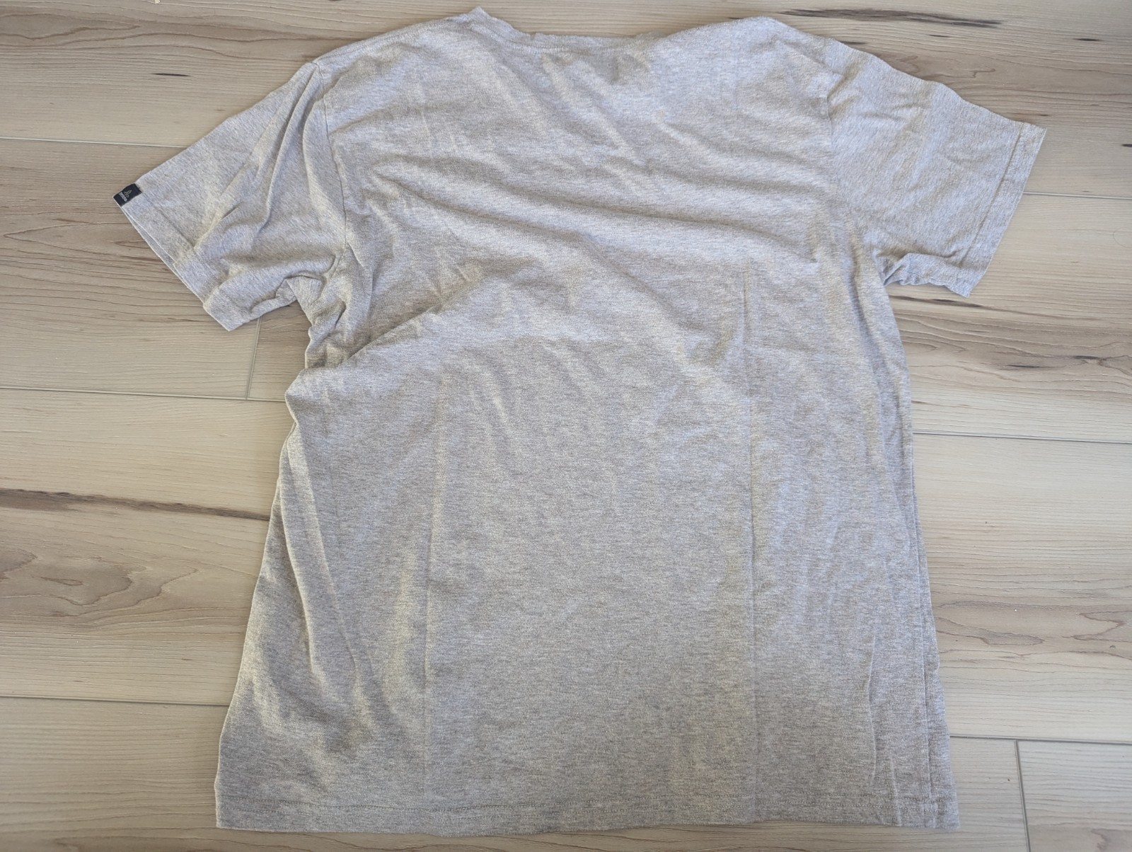Men's Prana Basic V Tshirt Size Large gallery