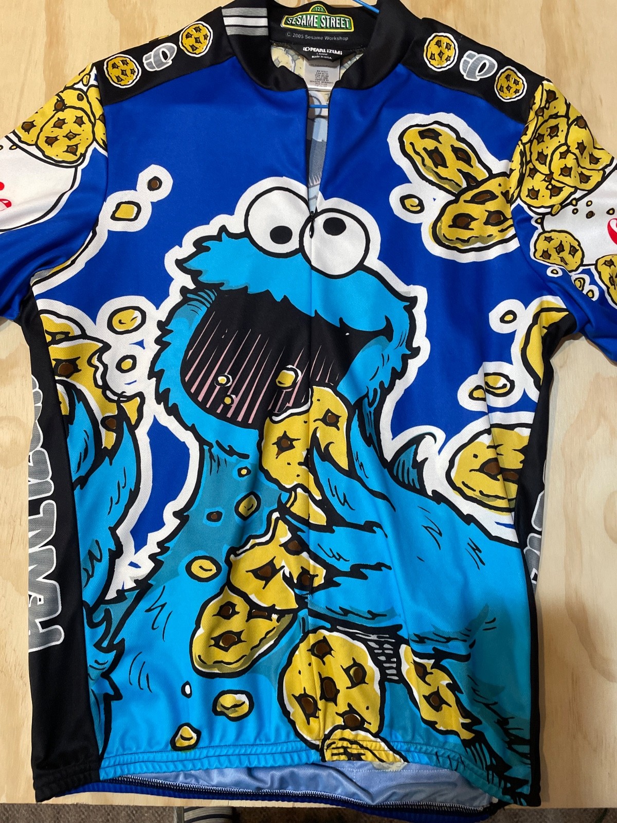 Pearl Izumi Sesame Street Cookie Monster biking shirt size large