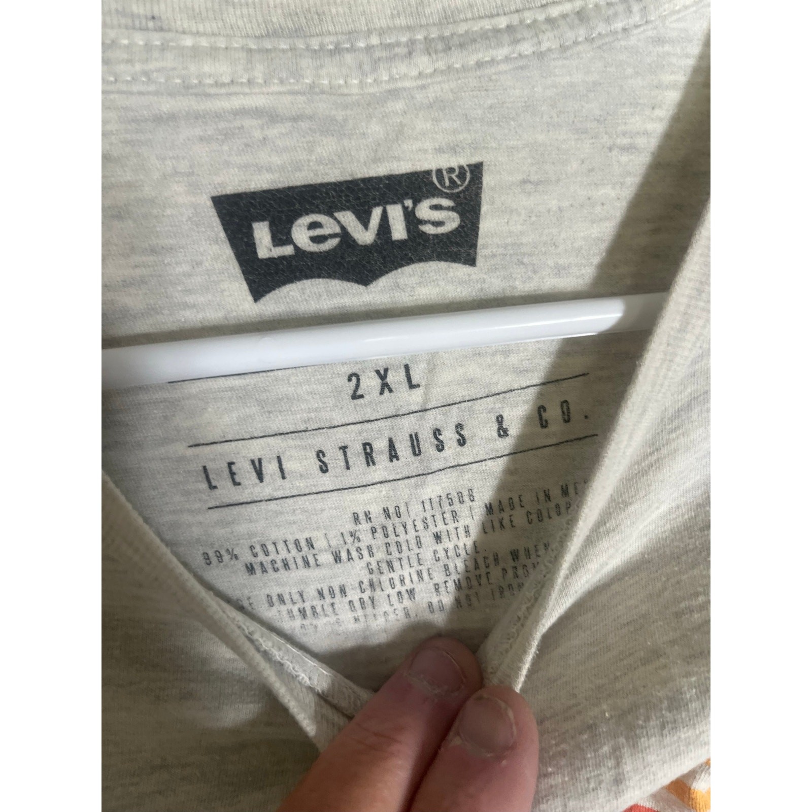 Levi's XXL men's light grey T-shirt w/design-used good gallery