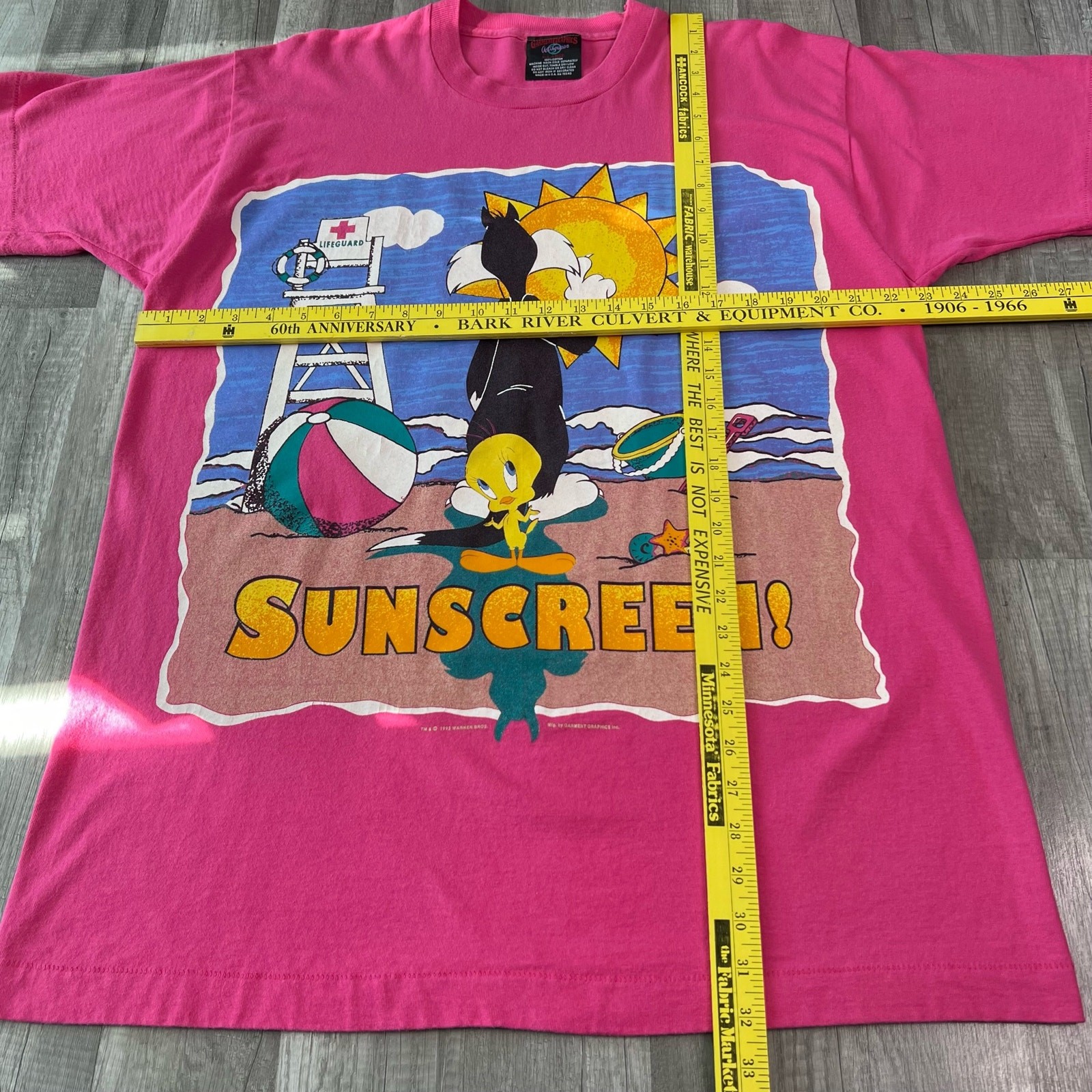 Vintage Tweety Bird Sylvester Cat Large Graphic Beach Sunscreen T-Shirt Pink XL gallery