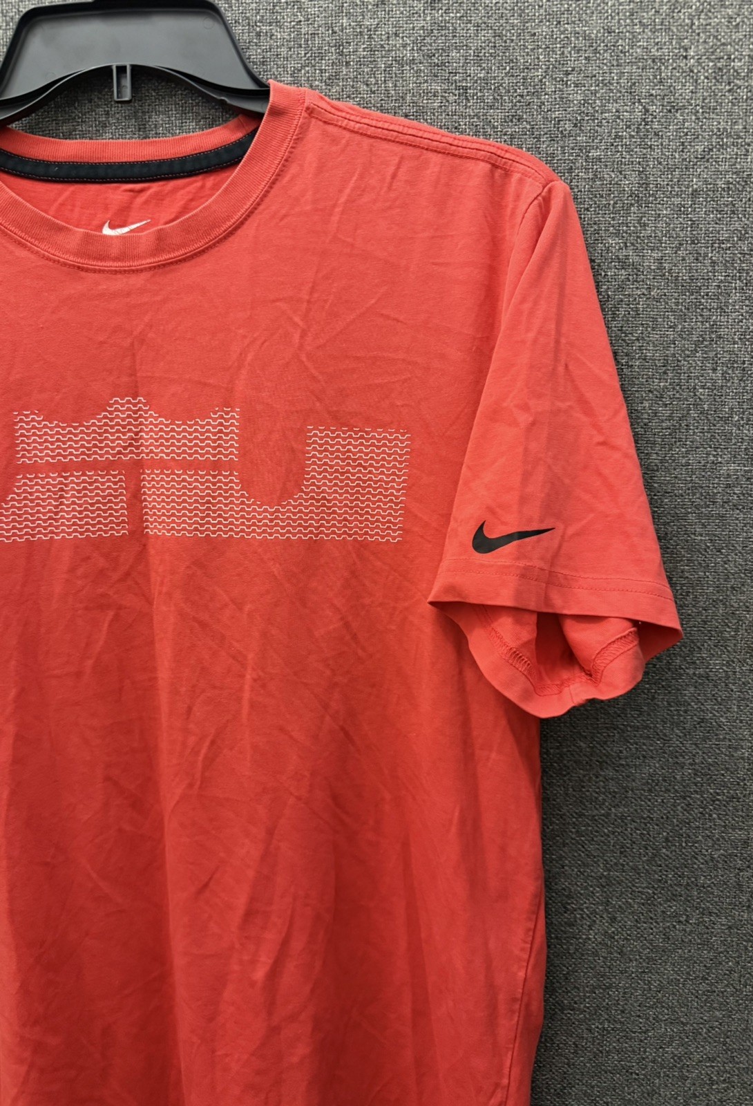 Nike Lebron James T Shirt Size Large Dri-Fit gallery